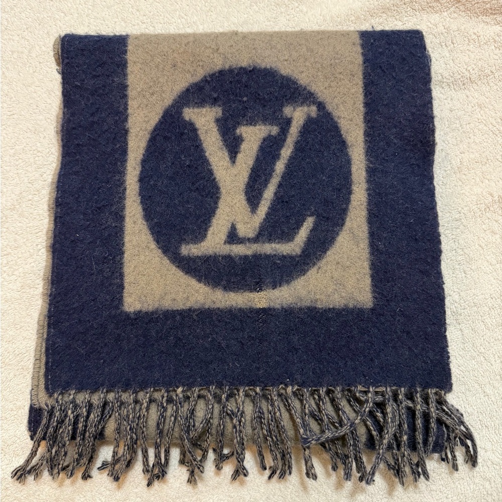 Louis Vuitton Navy and Beige Wool Scarf